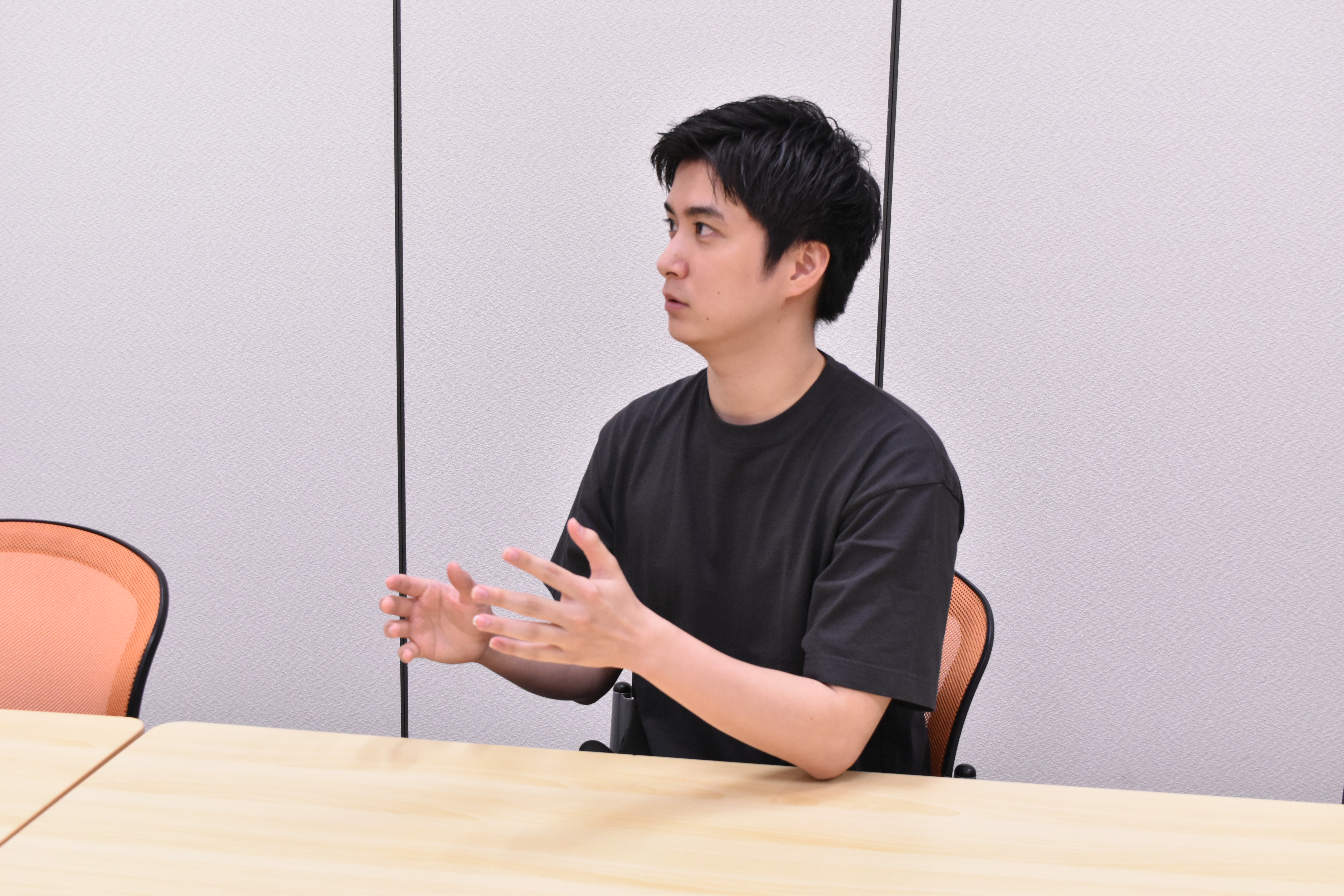 インタビューに答えるsizebookの菊地さん